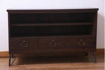 アンティーク家具　昭和初期　前面ケヤキ材　鉄脚リメイク　シンプルな引手が上品なリビングボード(戸棚)
