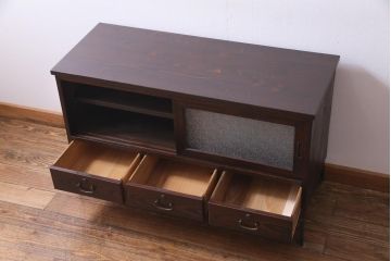 アンティーク家具　昭和初期　前面ケヤキ材　鉄脚リメイク　シンプルな引手が上品なリビングボード(戸棚)