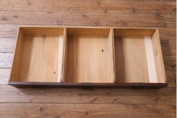 アンティーク家具　昭和初期　前面ケヤキ材　鉄脚リメイク　シンプルな引手が上品なリビングボード(戸棚)