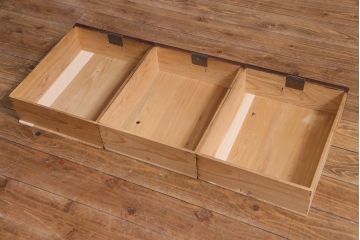 アンティーク家具　昭和初期　前面ケヤキ材　鉄脚リメイク　シンプルな引手が上品なリビングボード(戸棚)