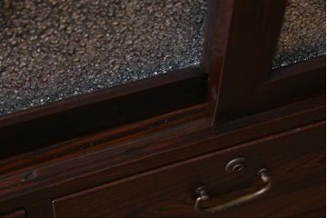 アンティーク家具　昭和初期　前面ケヤキ材　鉄脚リメイク　シンプルな引手が上品なリビングボード(戸棚)