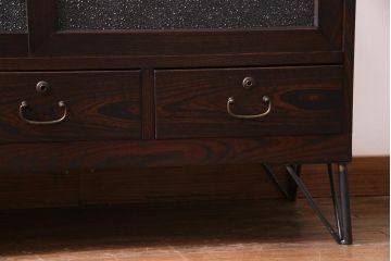 アンティーク家具　昭和初期　前面ケヤキ材　鉄脚リメイク　シンプルな引手が上品なリビングボード(戸棚)