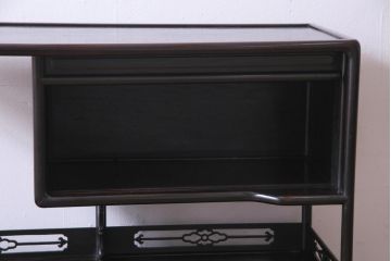 アンティーク家具　和製アンティーク　時代物　紫檀材　螺鈿と漆絵の花蝶図が品の良い茶棚(飾棚、飾り棚)