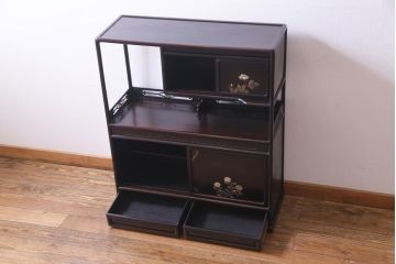 アンティーク家具　和製アンティーク　時代物　紫檀材　螺鈿と漆絵の花蝶図が品の良い茶棚(飾棚、飾り棚)