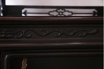アンティーク家具　和製アンティーク　時代物　紫檀材　螺鈿と漆絵の花蝶図が品の良い茶棚(飾棚、飾り棚)