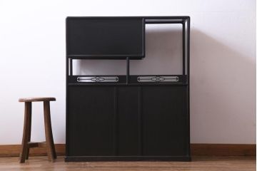 アンティーク家具　和製アンティーク　時代物　紫檀材　螺鈿と漆絵の花蝶図が品の良い茶棚(飾棚、飾り棚)