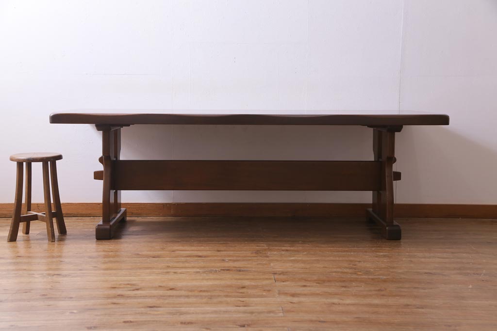 ヴィンテージ家具　ビンテージ　オーク材　楔(くさび)式　シックで落ち着いた雰囲気が魅力的なダイニングテーブル