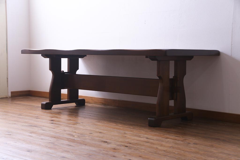 ヴィンテージ家具　ビンテージ　オーク材　楔(くさび)式　シックで落ち着いた雰囲気が魅力的なダイニングテーブル