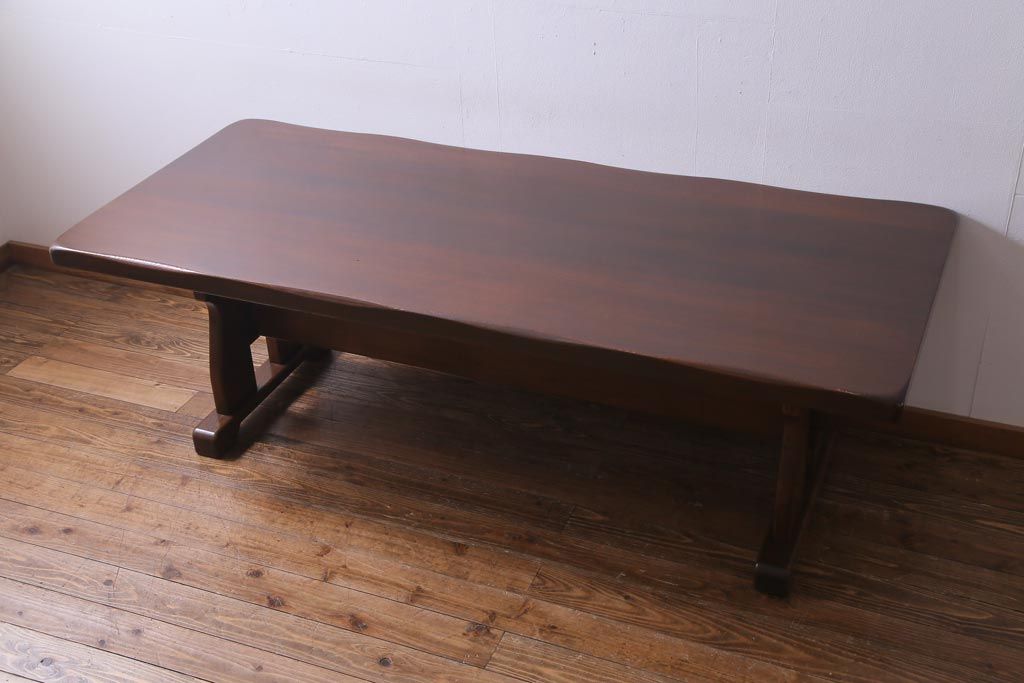 ヴィンテージ家具　ビンテージ　オーク材　楔(くさび)式　シックで落ち着いた雰囲気が魅力的なダイニングテーブル