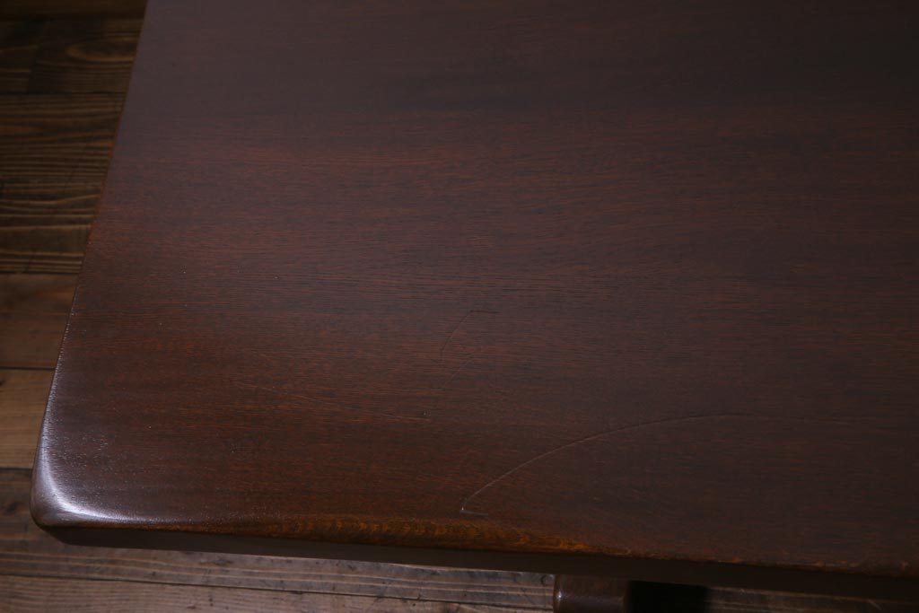 ヴィンテージ家具　ビンテージ　オーク材　楔(くさび)式　シックで落ち着いた雰囲気が魅力的なダイニングテーブル
