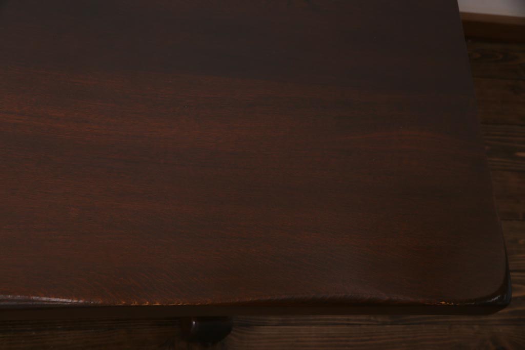 ヴィンテージ家具　ビンテージ　オーク材　楔(くさび)式　シックで落ち着いた雰囲気が魅力的なダイニングテーブル