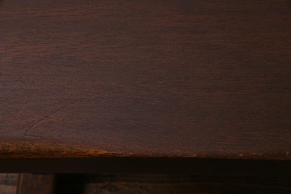 ヴィンテージ家具　ビンテージ　オーク材　楔(くさび)式　シックで落ち着いた雰囲気が魅力的なダイニングテーブル