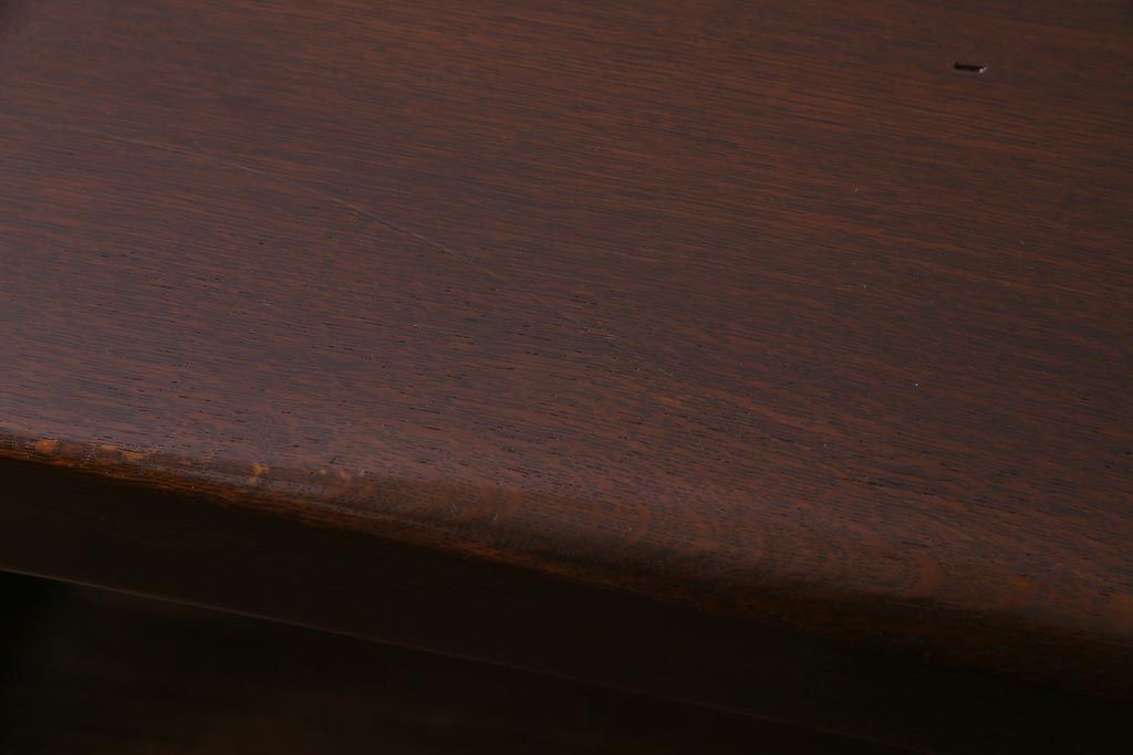 ヴィンテージ家具　ビンテージ　オーク材　楔(くさび)式　シックで落ち着いた雰囲気が魅力的なダイニングテーブル