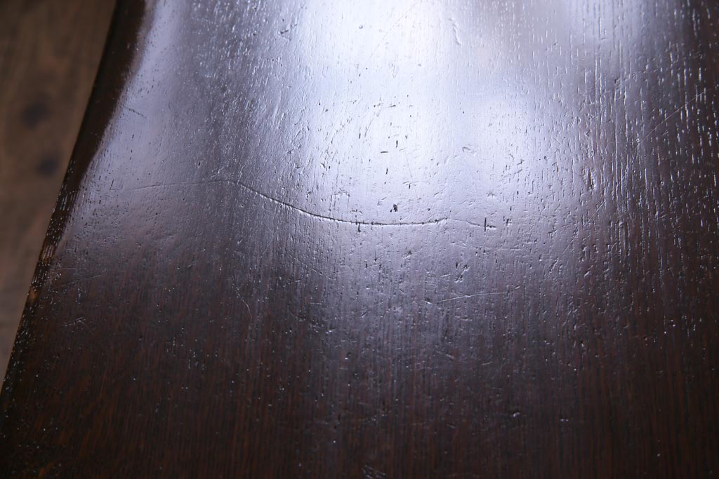 ヴィンテージ家具　ビンテージ　オーク材　楔(くさび)式　シックで落ち着いた雰囲気が魅力的なダイニングテーブル