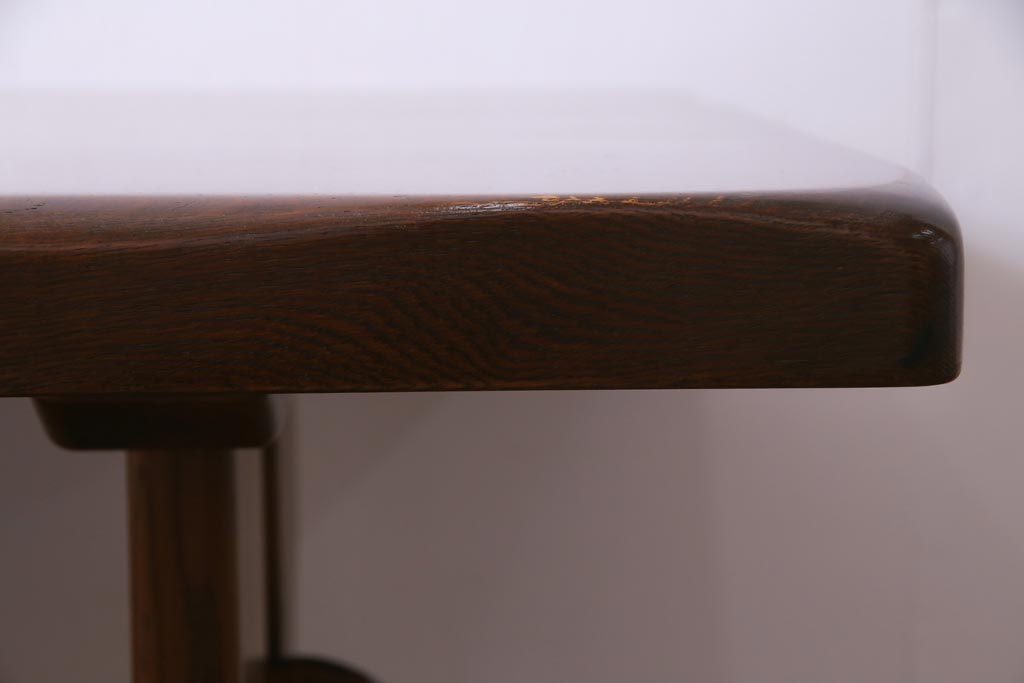 ヴィンテージ家具　ビンテージ　オーク材　楔(くさび)式　シックで落ち着いた雰囲気が魅力的なダイニングテーブル