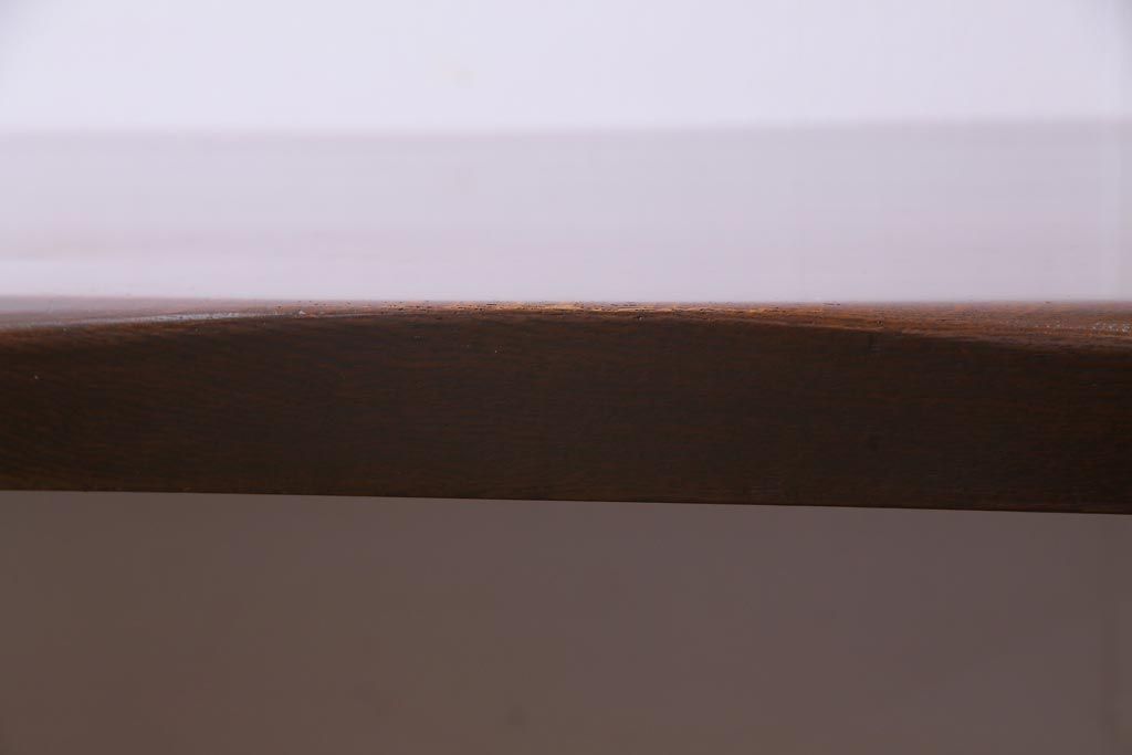 ヴィンテージ家具　ビンテージ　オーク材　楔(くさび)式　シックで落ち着いた雰囲気が魅力的なダイニングテーブル