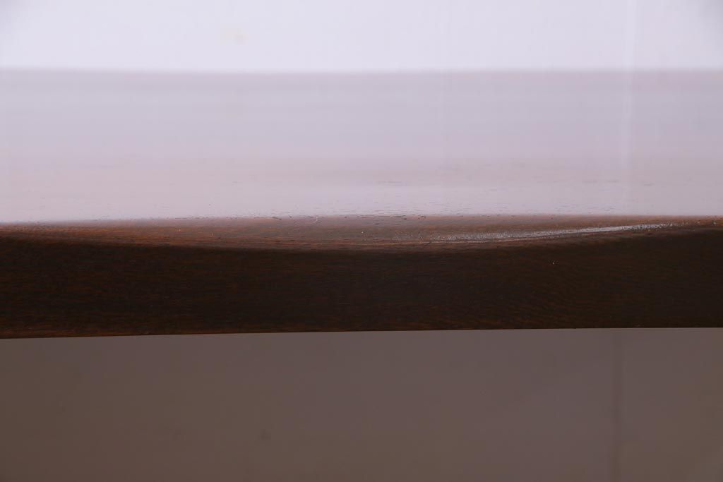 ヴィンテージ家具　ビンテージ　オーク材　楔(くさび)式　シックで落ち着いた雰囲気が魅力的なダイニングテーブル