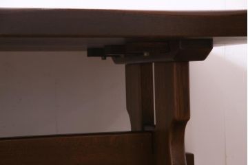 ヴィンテージ家具　ビンテージ　オーク材　楔(くさび)式　シックで落ち着いた雰囲気が魅力的なダイニングテーブル