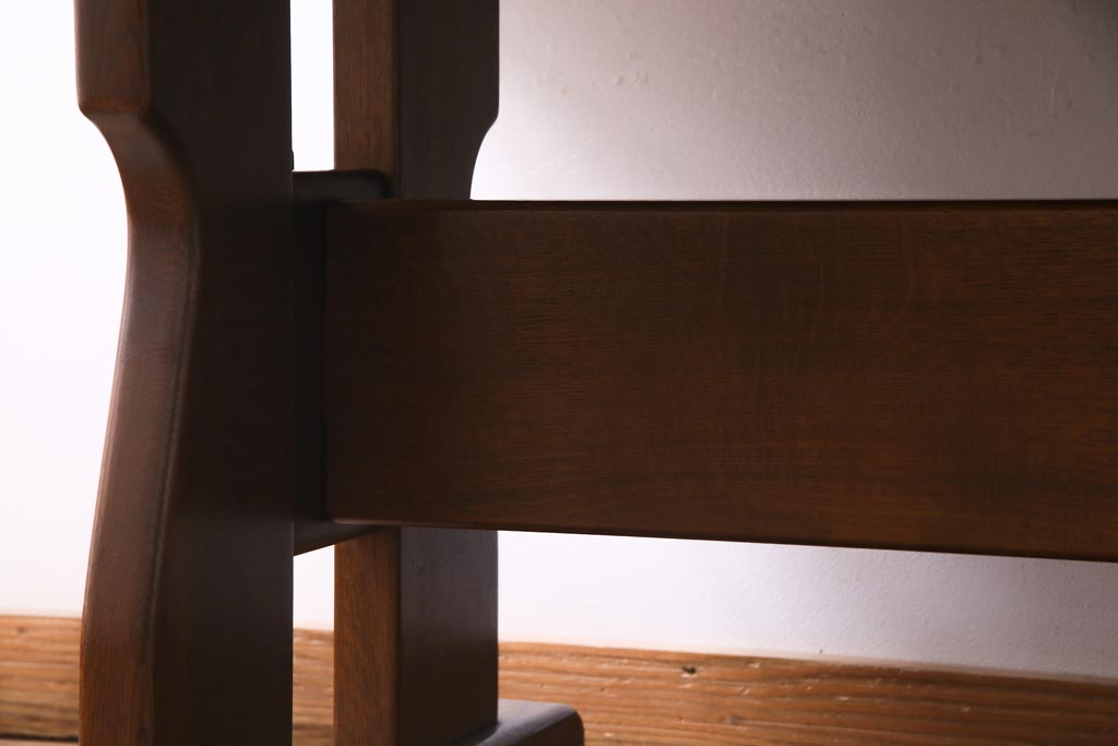 ヴィンテージ家具　ビンテージ　オーク材　楔(くさび)式　シックで落ち着いた雰囲気が魅力的なダイニングテーブル