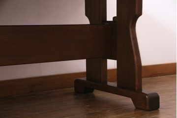 ヴィンテージ家具　ビンテージ　オーク材　楔(くさび)式　シックで落ち着いた雰囲気が魅力的なダイニングテーブル