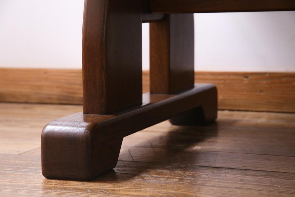 ヴィンテージ家具　ビンテージ　オーク材　楔(くさび)式　シックで落ち着いた雰囲気が魅力的なダイニングテーブル