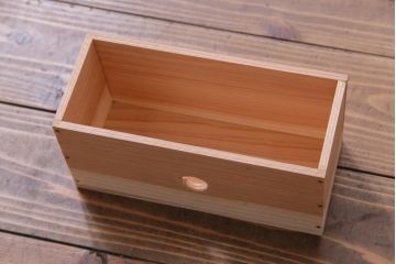 アンティーク家具　和製アンティーク　脚付きリメイク　観音開き　十字金具と色味が渋い箪笥サイドボード(収納棚、戸棚)