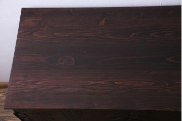 アンティーク家具　和製アンティーク　脚付きリメイク　観音開き　十字金具と色味が渋い箪笥サイドボード(収納棚、戸棚)