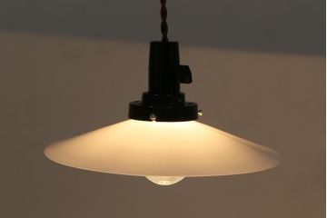 戦前　和製アンティーク　レトロな佇まいが趣きあふれる平笠ペンダントライト(天井照明、吊り下げ照明)