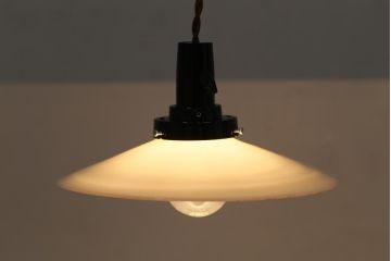 戦前　和製アンティーク　レトロな佇まいが趣きあふれる平笠ペンダントライト(天井照明、吊り下げ照明)(1)