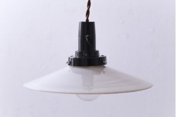 戦前　和製アンティーク　レトロな佇まいが趣きあふれる平笠ペンダントライト(天井照明、吊り下げ照明)(1)