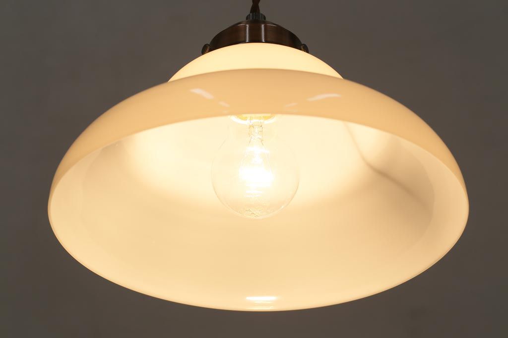 昭和初期　つるりとしたフォルムと質感が魅力のペンダントライト(天井照明、電笠)