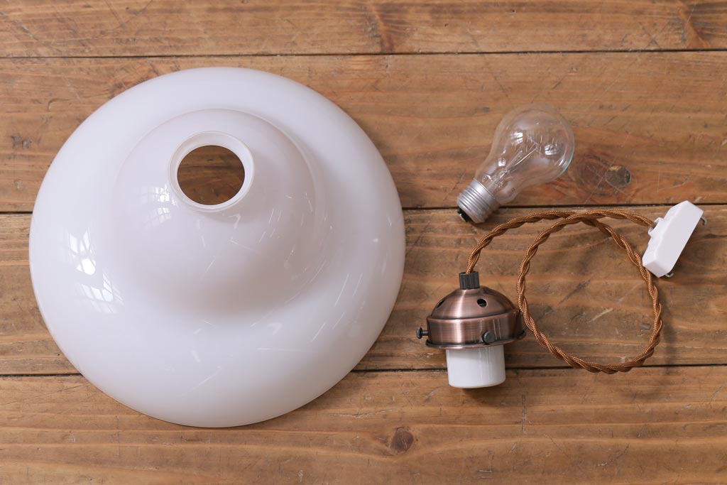 昭和初期　つるりとしたフォルムと質感が魅力のペンダントライト(天井照明、電笠)