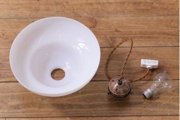 昭和初期　つるりとしたフォルムと質感が魅力のペンダントライト(天井照明、電笠)