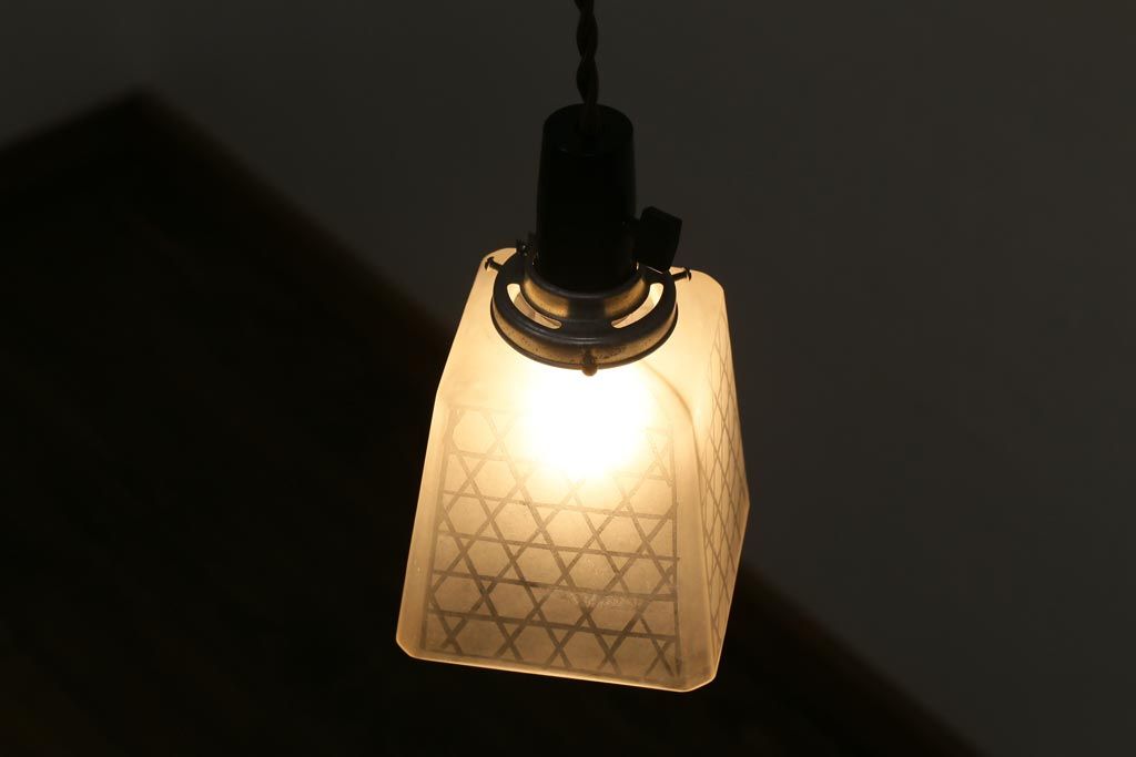 和製アンティーク　籠目紋様が素敵なすりガラスシェードのペンダントライト(天井照明、吊り下げ照明)