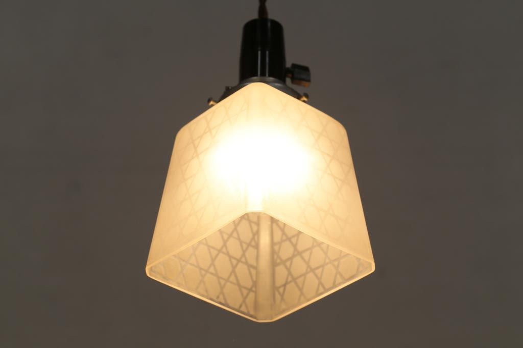 和製アンティーク　籠目紋様が素敵なすりガラスシェードのペンダントライト(天井照明、吊り下げ照明)