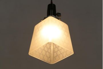 和製アンティーク　籠目紋様が素敵なすりガラスシェードのペンダントライト(天井照明、吊り下げ照明)