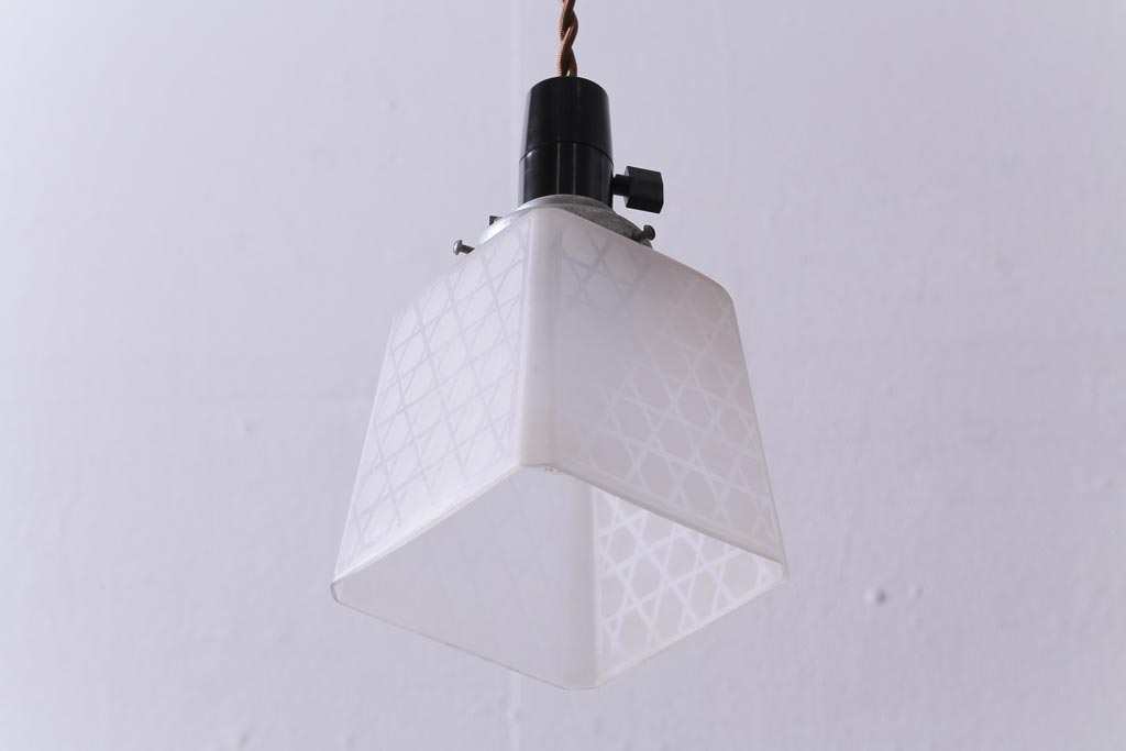 和製アンティーク　籠目紋様が素敵なすりガラスシェードのペンダントライト(天井照明、吊り下げ照明)