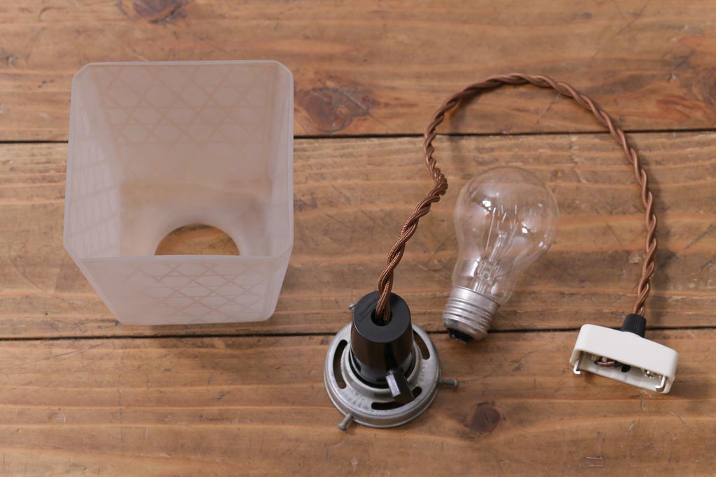 和製アンティーク　籠目紋様が素敵なすりガラスシェードのペンダントライト(天井照明、吊り下げ照明)