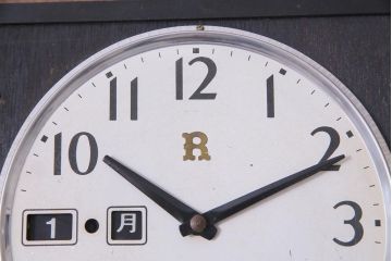 アンティーク雑貨　昭和レトロ　リズム時計工業　ゼンマイ式　ゴールドラインがシックな掛け時計(振り子時計、柱時計)