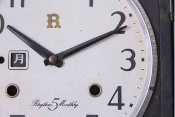 アンティーク雑貨　昭和レトロ　リズム時計工業　ゼンマイ式　ゴールドラインがシックな掛け時計(振り子時計、柱時計)
