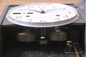 アンティーク雑貨　昭和レトロ　リズム時計工業　ゼンマイ式　ゴールドラインがシックな掛け時計(振り子時計、柱時計)