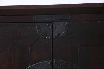 和製アンティーク　リメイク家具　杉材　観音開き　隠し付き　渋さ漂う十字金具がカッコイイ箪笥サイドボード(収納棚、戸棚)