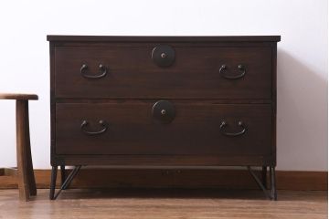 リメイク家具　総桐材　銅金具　鉄脚　趣きあふれる佇まいが魅力的な時代箪笥ローチェスト(リビングボード、衣装箪笥、引き出し、桐箪笥、桐たんす)