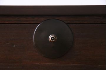 リメイク家具　総桐材　銅金具　鉄脚　趣きあふれる佇まいが魅力的な時代箪笥ローチェスト(リビングボード、衣装箪笥、引き出し、桐箪笥、桐たんす)