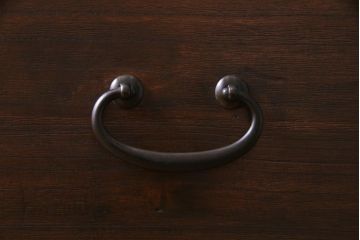 リメイク家具　総桐材　銅金具　鉄脚　趣きあふれる佇まいが魅力的な時代箪笥ローチェスト(リビングボード、衣装箪笥、引き出し、桐箪笥、桐たんす)