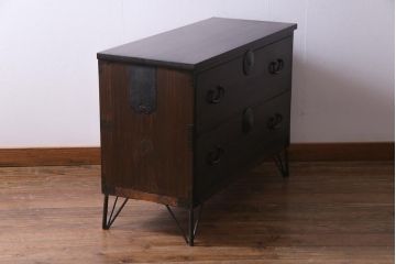リメイク家具　総桐材　銅金具　鉄脚　趣きあふれる佇まいが魅力的な時代箪笥ローチェスト(リビングボード、衣装箪笥、引き出し、桐箪笥、桐たんす)