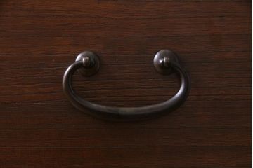 リメイク家具　総桐材　銅金具　趣きあふれる佇まいが魅力的な時代箪笥ローチェスト(リビングボード、衣装箪笥、引き出し、桐箪笥、桐たんす)