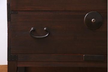 リメイク家具　総桐材　銅金具　趣きあふれる佇まいが魅力的な時代箪笥ローチェスト(リビングボード、衣装箪笥、引き出し、桐箪笥、桐たんす)