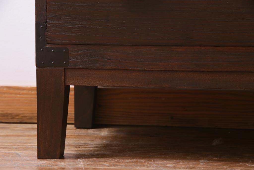リメイク家具　総桐材　銅金具　趣きあふれる佇まいが魅力的な時代箪笥ローチェスト(リビングボード、衣装箪笥、引き出し、桐箪笥、桐たんす)