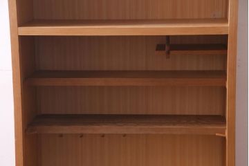 ビンテージ家具　ビンテージ　柔らかな木肌が上品な雰囲気を醸し出す置水屋(茶水屋、収納棚)